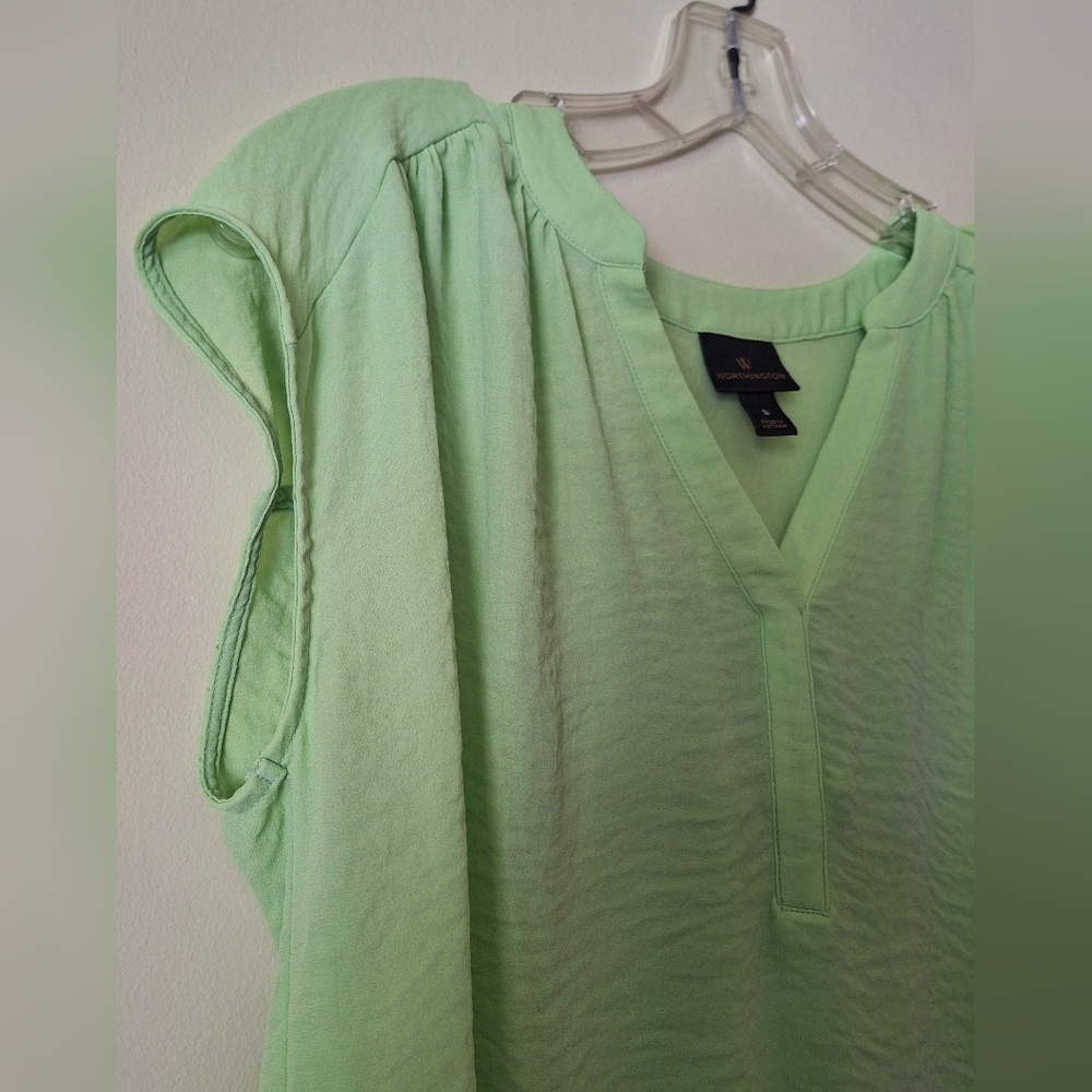 Sheer Blouse Worthington High Low Sleeveless V-neck Top Soft Green Flowy Long 💚